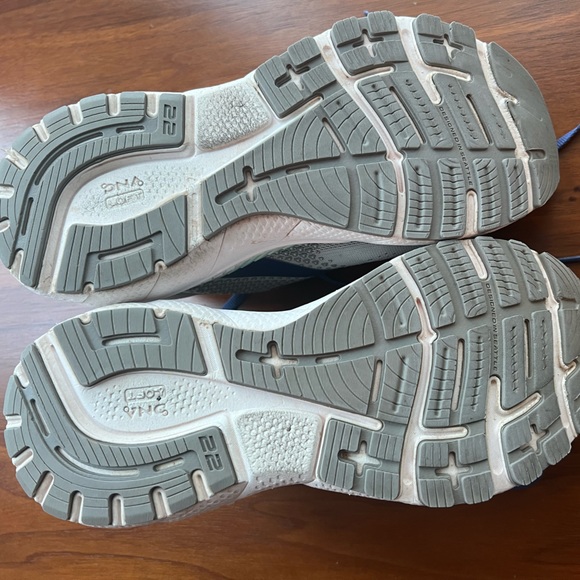 Brooks Adrenaline GTS 22 - Picture 12 of 15